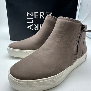 Naturalizer Women's Leather boots Alistair Modern Grey